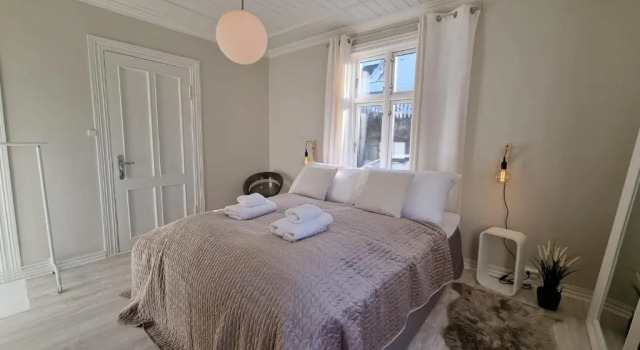 Modern and Central 2 BR w/King Beds + Free Parking, Book Hotel Hoteller i Rogaland med pool, Swimmingpool