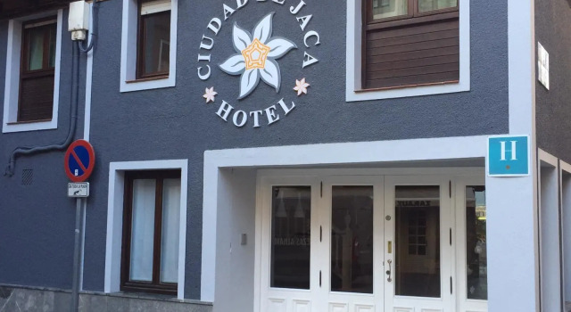 Ciudad de Jaca, Book Hotel Hotels in Aragon with Parking, Parking