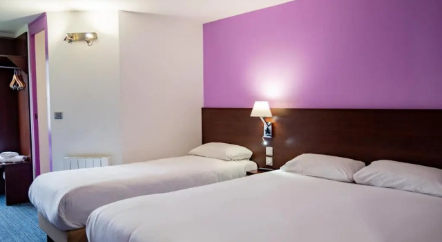 Номер Standard Contact Hotel Restaurant La Chaumière entre Orgeval et Flins A13 sortie 8