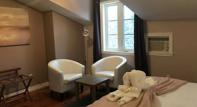 Wildberry Inn, Buchen Sie Hotel Hotels in Québec mit Pool, Schwimmbad