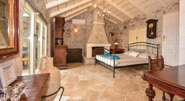 Beautiful Home in Podstrana With Wifi and 3 Bedrooms, Rezerwuj Hotel Hotele w Split Region z parkingiem, Parking