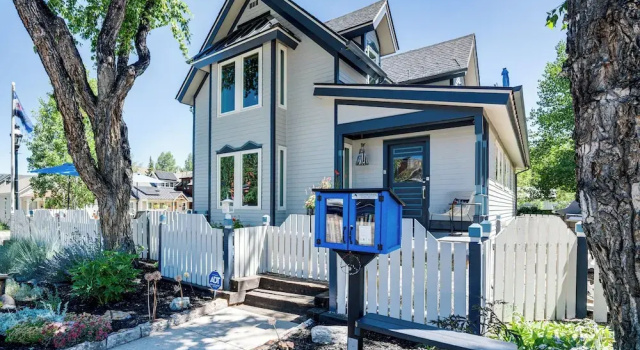 Коттедж с 4 комнатами с балконом Steps From Central Downtown: Breckenridge Home