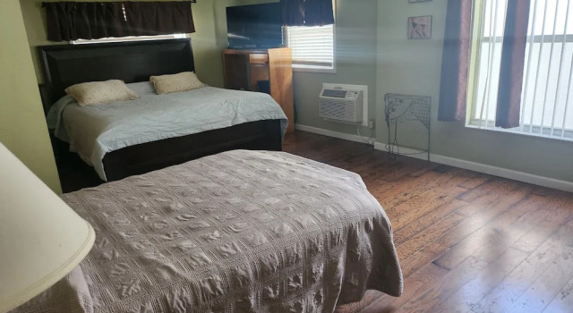 Семейный люкс Premium с 2 комнатами Silver Sands Motel