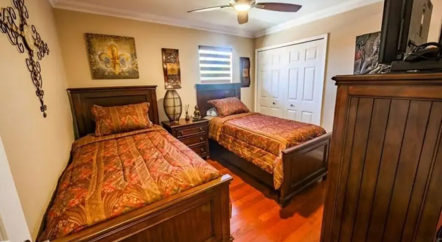Mallory Paradise Apartment 4 Bedroom, Забронировать Апартаменты/квартира Отели Lakeland - Winter Haven с парковкой, Парковка