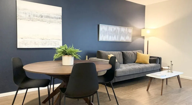 Апартаменты Business Domicile Suites at Venn on Main