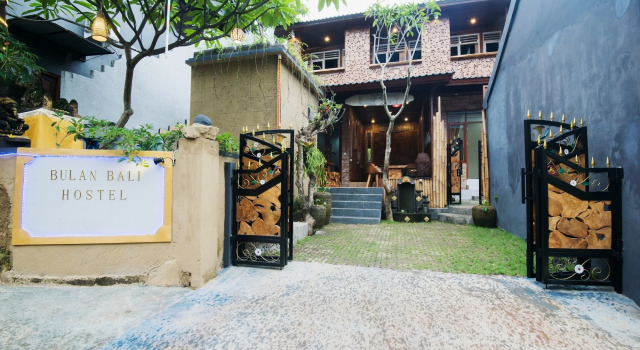 Bulan Bali Guest House, Rezervovat Penzión Hotely v Bali se snídaní, Snídaně