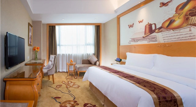 Vienna International Hotel Shen Zhen Buji Dafen shop, Rezerwuj Hotel Hotele w Shenzhen z parkingiem, Parking