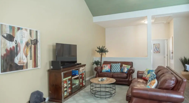 Breezy Beach House 3 Bedrooms 2.5 Bathrooms Condo