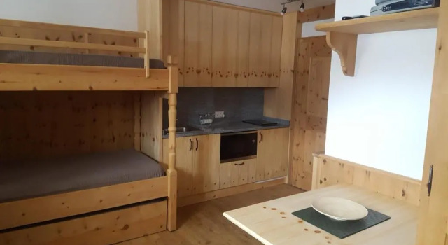 Relaxing confortable studio, heated garage, skiroom, Book Hotel Samedan 