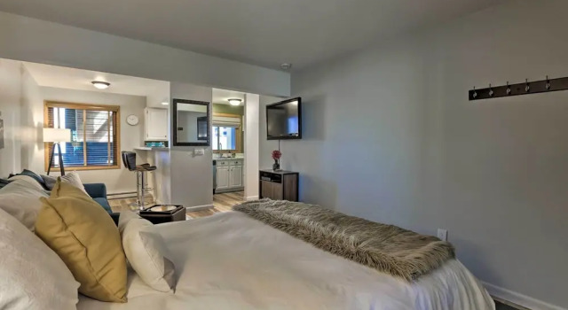 Steamboat Springs Studio < 1 Mi to Ski Resort, Забронировать Курортный отель Курортные отели Стимбот-Спрингса, рядом с Preview Ski Lift, Курортный отель
