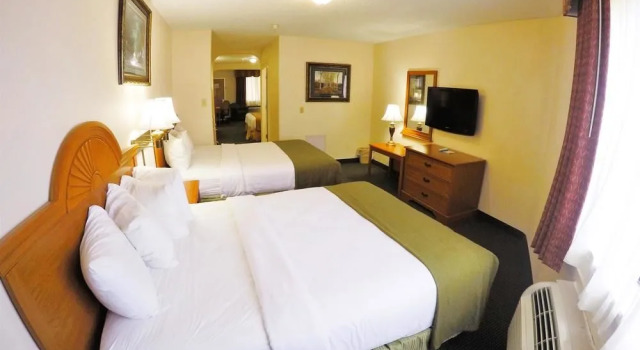 Quality Inn & Suites Stafford, Забронировать Отель Отели Стаффорда с парковкой, Парковка