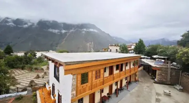 Heisha Zangmi Homestay (Zhonglu Tibetan Village)