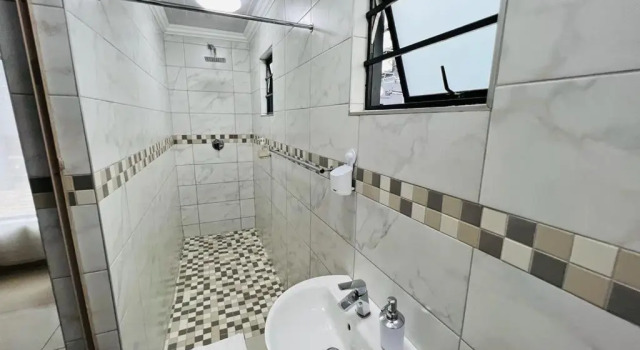 Safi Neat Apartment 9, Забронировать Апартаменты/квартира Ист-Лондон провинция Восточный Кейп, рядом с Торговый центр Hemingways Mall