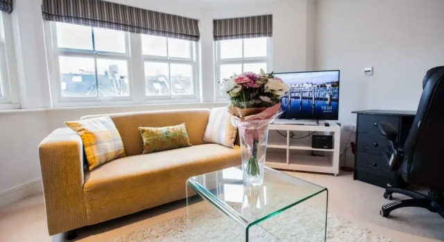 1bed Sleeps 4 in West Kensington 7mins to Tube, Забронировать Отель Отели Лондона 3 звезды, рядом с Больница Чаринг-Кросс, 3*