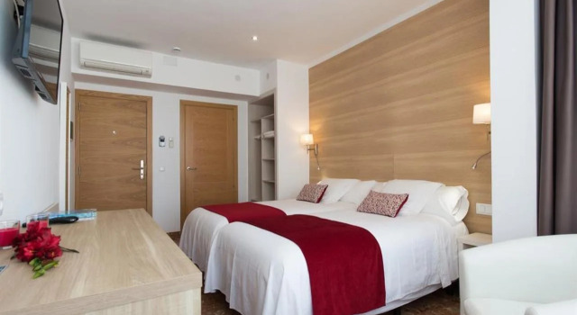 Hostal Menurka, Buchen Sie Hotel Ciutadella Menorca