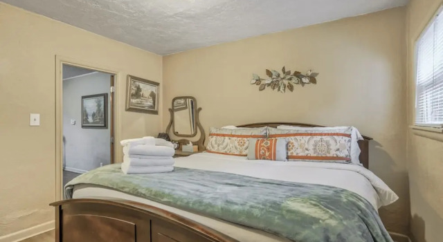 2BR Manitou Get Away Close To Everything!