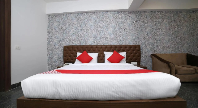 Hotel Pine By OYO Rooms, Забронировать Отель Отели Нью-Дели 3 звезды, 3*