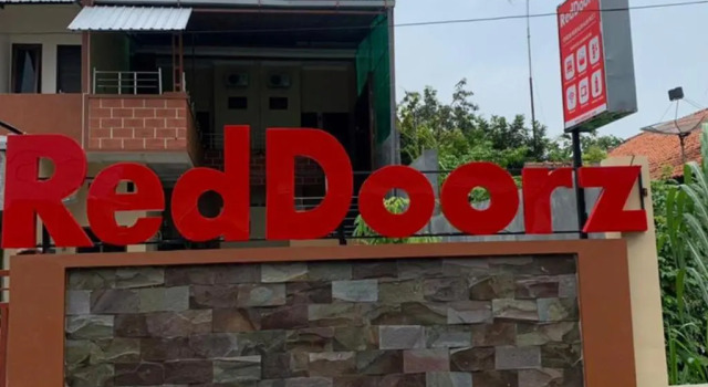 RedDoorz Syariah near Kawasan Simpang Lima Pati