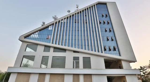 OYO 13033 Hotel Raadhe