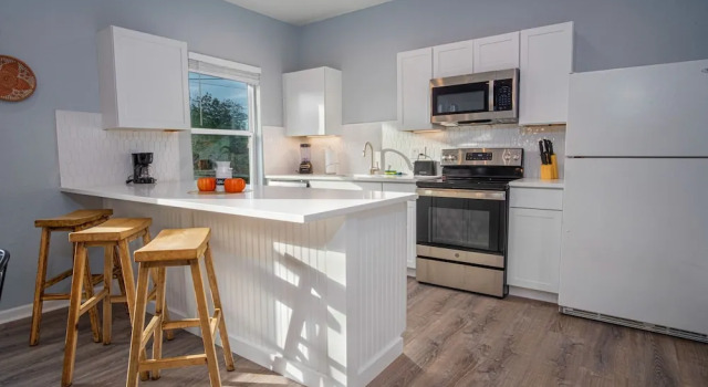 Коттедж с 4 комнатами Downtown Dream Home Spacious 4br/2ba Sleeps 12!