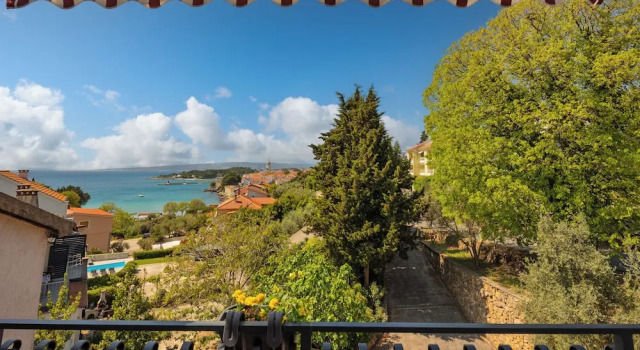 Семейные апартаменты с балконом и с видом на море Seaview Apartment Micika Krk Island