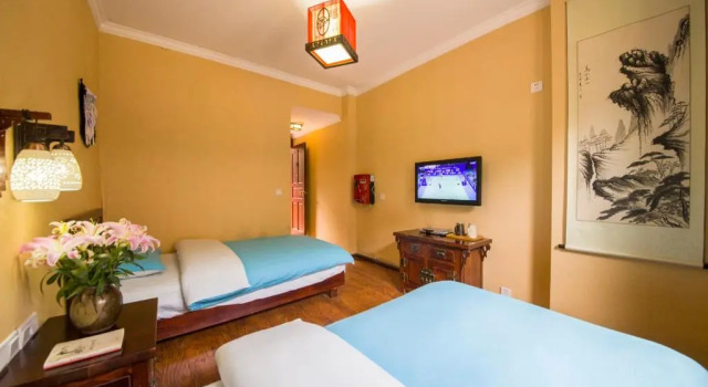 Lijiang Gucheng Chengnan Jiushi Inn, Забронировать Отель Лицзян Юньнань, рядом с Улица Сквер-стрит Древнего города Даянь