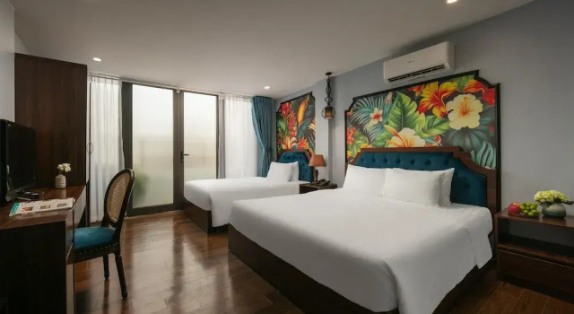 Трёхместный номер Standard Elegance Premium Hotel
