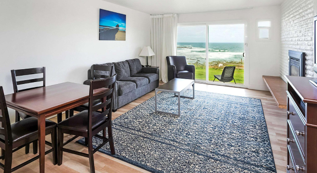 Четырёхместный люкс Clarion Inn Surfrider Resort