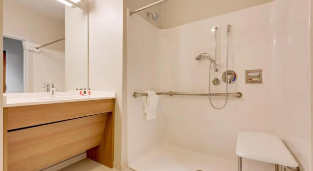 Номер Superior Microtel Inn & Suites by Wyndham Clarion
