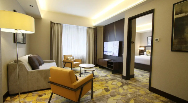 Люкс семейный с 2 комнатами Отель Royal Plaza on Scotts