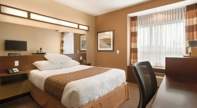 Номер Deluxe Microtel Inn & Suites by Wyndham Blackfalds Red Deer North
