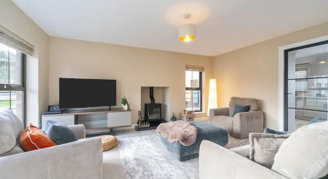 Modern Entire Home Retreat in Newry, Забронировать Гостевой дом Ньюри Графство Даун