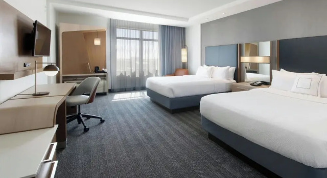 Четырёхместный люкс Courtyard by Marriott Lubbock Downtown/University Area