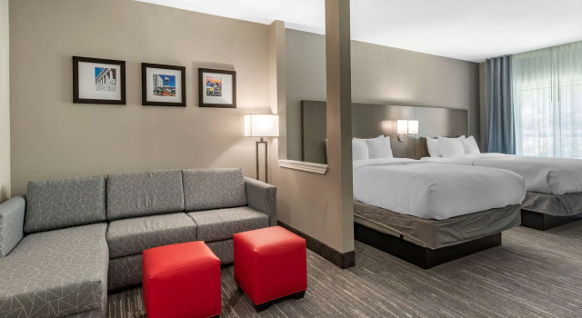 Четырёхместный люкс Comfort Inn & Suites Olive Branch Old Towne