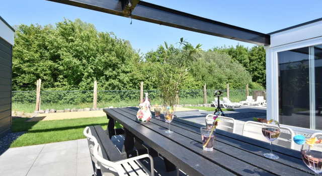 Classy Holiday Home in Sint Annaland with Garden, Barbecue