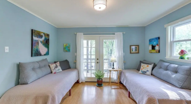 Коттедж c 1 комнатой с балконом Lakefront Cottage by Little Golden Gate Bridge