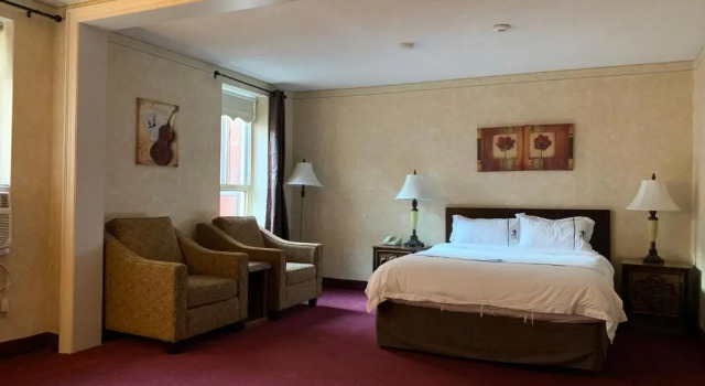 Номер Deluxe Royal Inn and Suites at Guelph