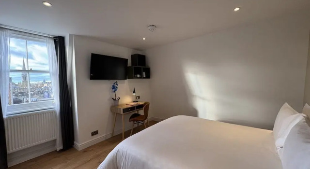 Двухместный номер Premier Berjaya Eden Park London Hotel
