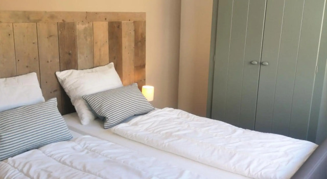 DWC00 - New romantic studio with large terrace, Book Hotel Domburg 