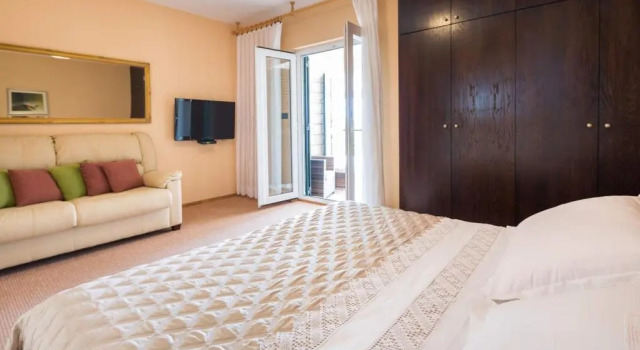 Villa Purple Rain, Rezerwuj Willa Hotele w Split-Dalmatia County z parkingiem, Parking