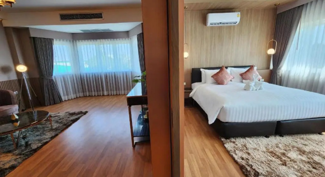 Полулюкс с видом на бассейн Siamgrand Hotel