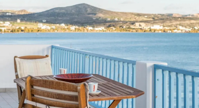 il porto di Milos, Prenota Hotel Adamas Milo