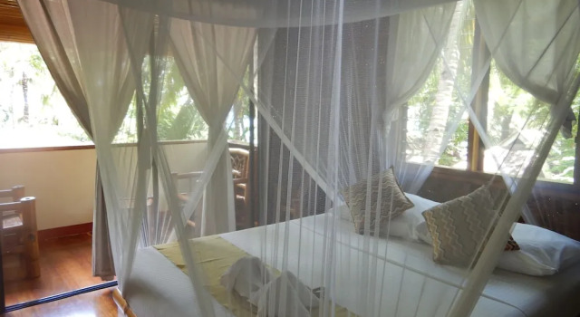 Номер Standard с балконом и с видом на сад Camiguin Volcan Beach Eco Retreat & Dive Resort