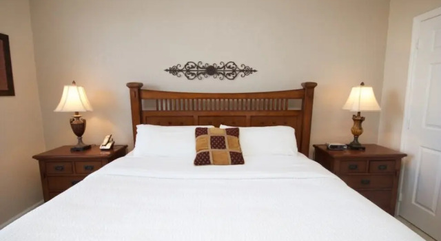 Executive Penthouse 3 Bedroom Condo by RedAwning