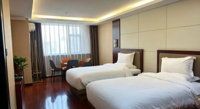 Семейный люкс Lanzhou National People's Congress Training Center Hotel