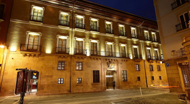 Palacio Guendulain, Забронировать Отель Бизнес-отели Памплоны, рядом с Кафедральный собор Памплоны, 4* 5*