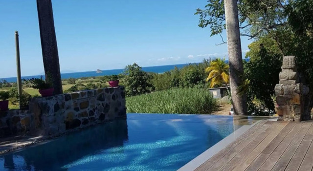 Villa de 2 chambres a Sainte Rose a 500 m de la plage avec vue sur la mer piscine privee et jardin clos, Rezerwuj Willa Domki letniskowe w Basse-Terre, Domek