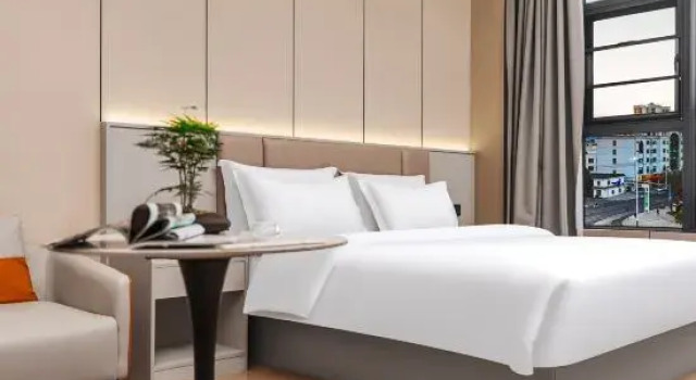 Люкс Meige Hotel (Red River Maitreya)