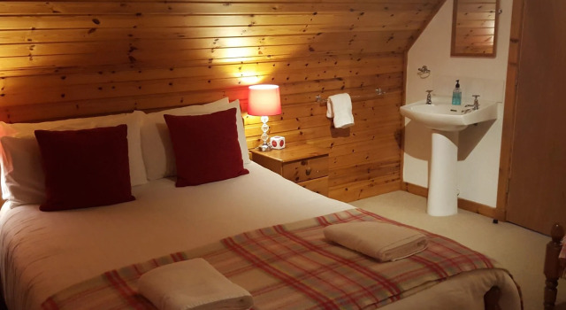 Carn Mhor Bed and Breakfast, Забронировать Отель Отели Авимор с парковкой, Парковка