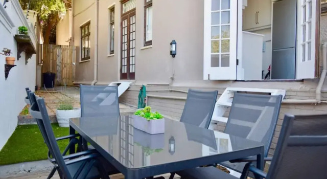 Spacious 3 Bedroom Home Green Point, Забронировать Дом для отпуска Коттеджи Кейптауна, рядом с Конференц-центр Avenue, Коттедж